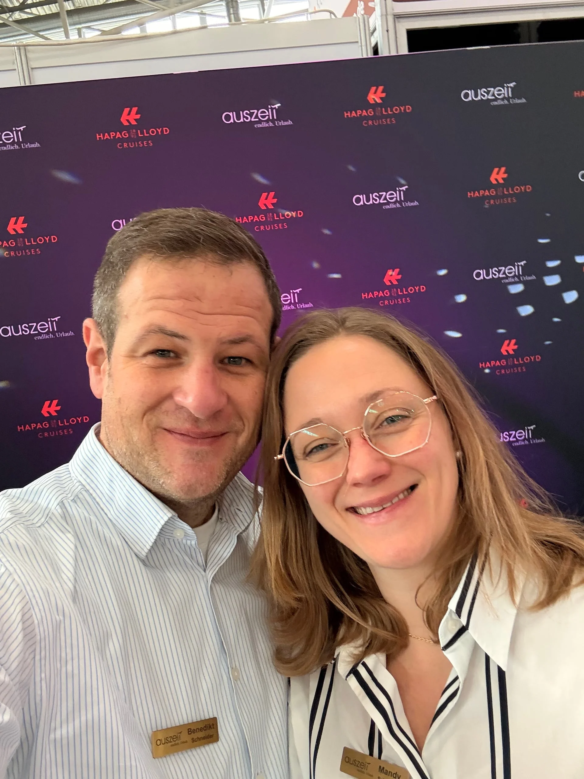 Benedikt und Mandy Schneider am Auszeit Messestand