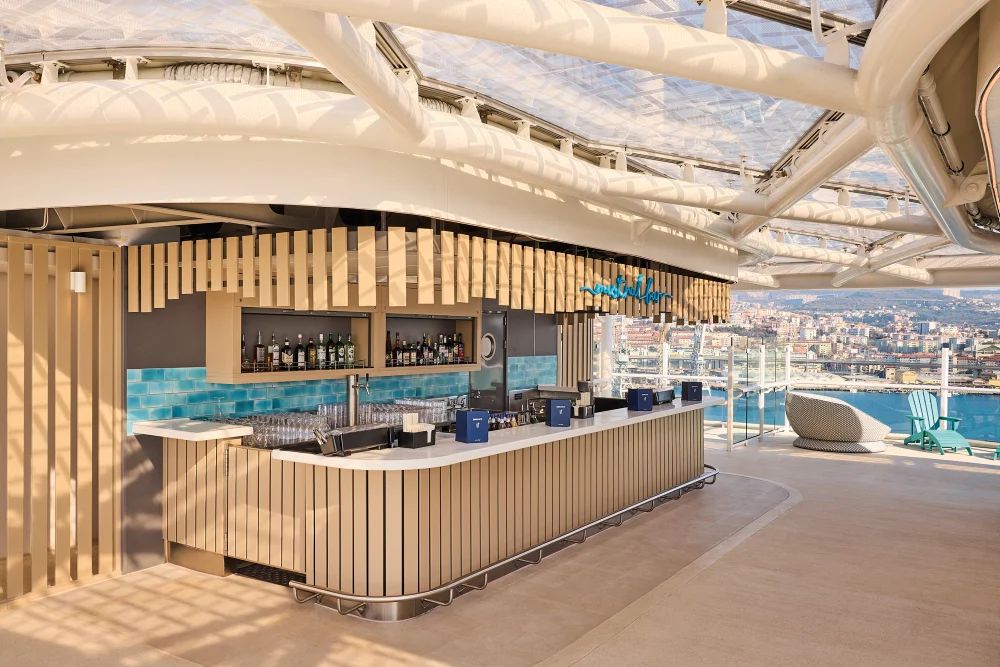 Mein Schiff auf See – TUI Cruises Premium Alles Inklusive Kreuzfahrt