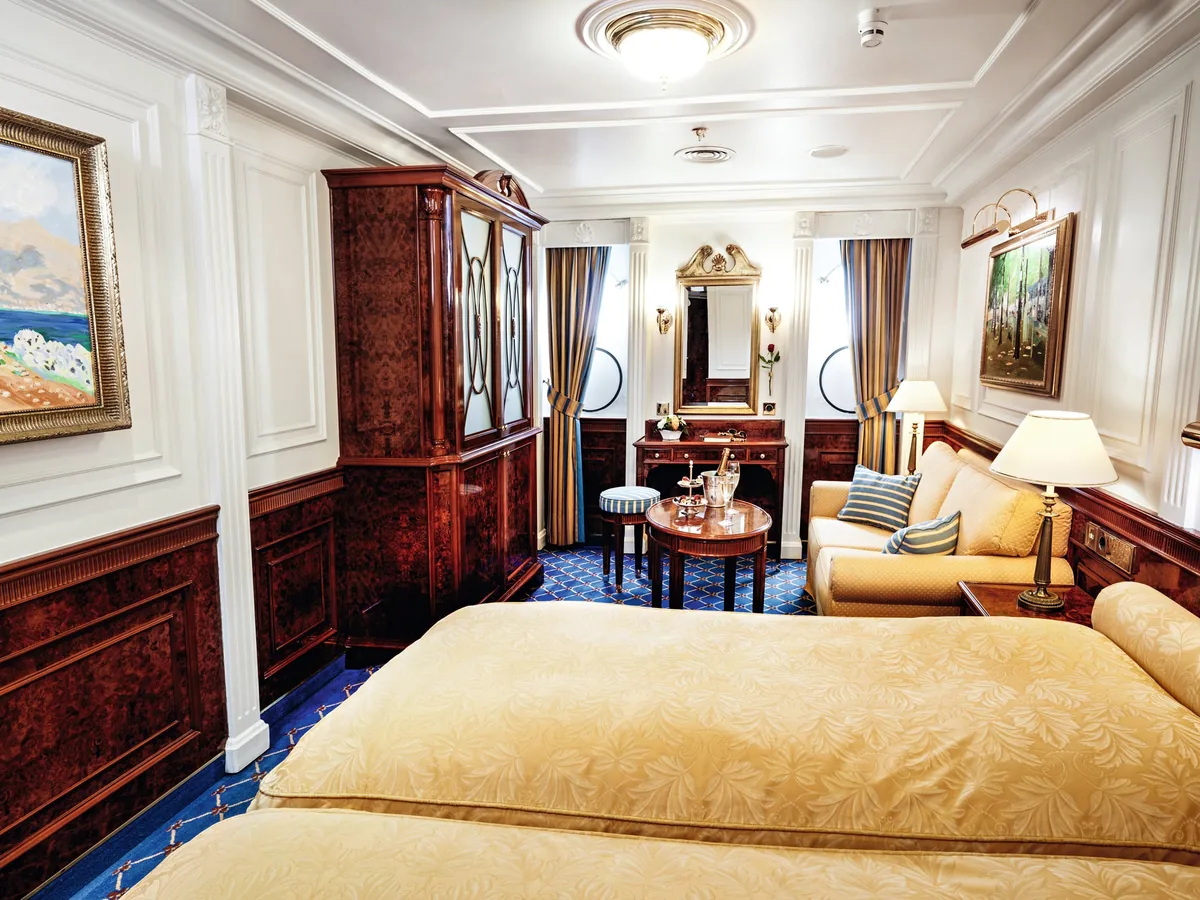 Helle Deluxe-Außenkabine auf der SEA CLOUD II