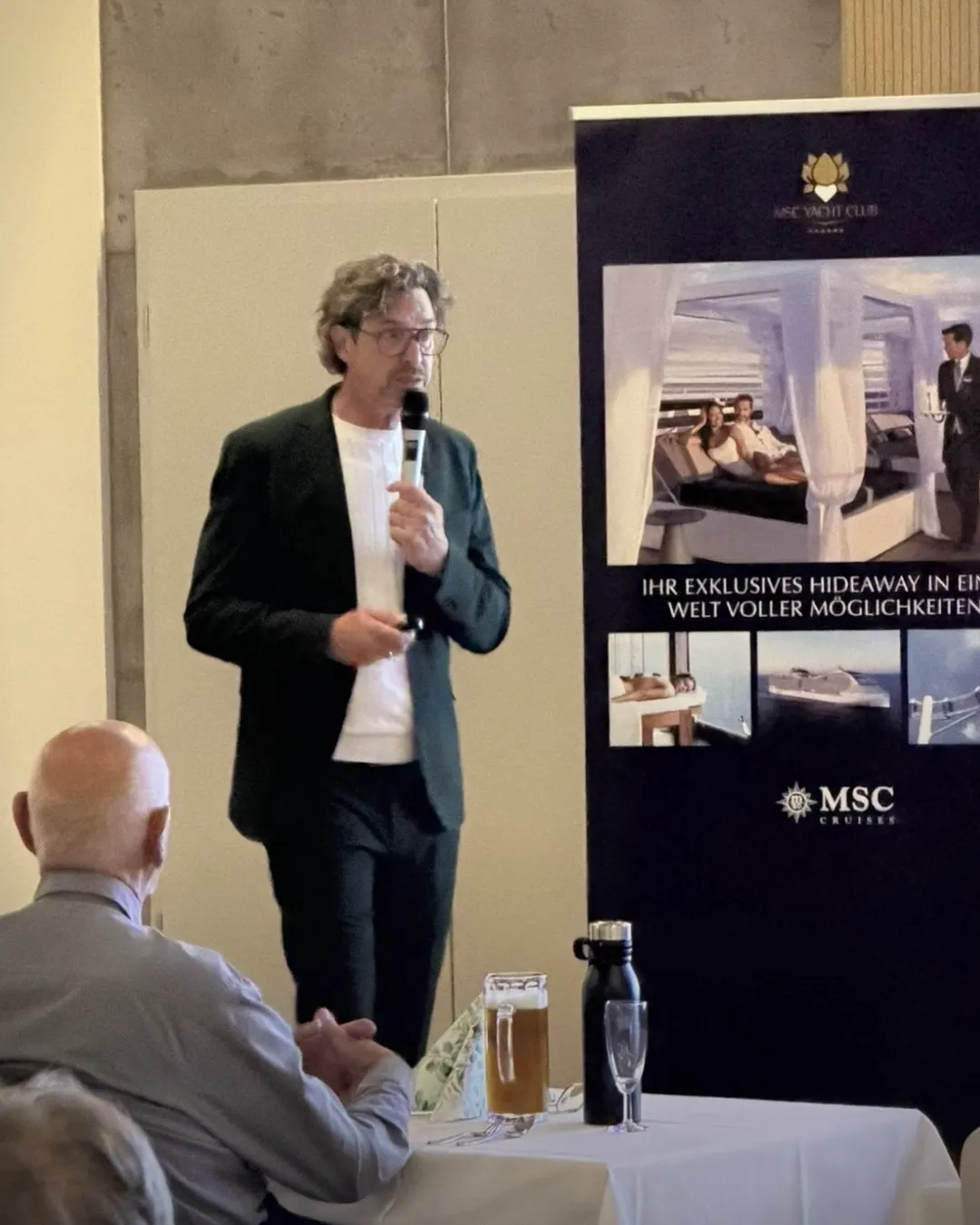 Vortrag zum MSC Yacht Club vor dem Publikum