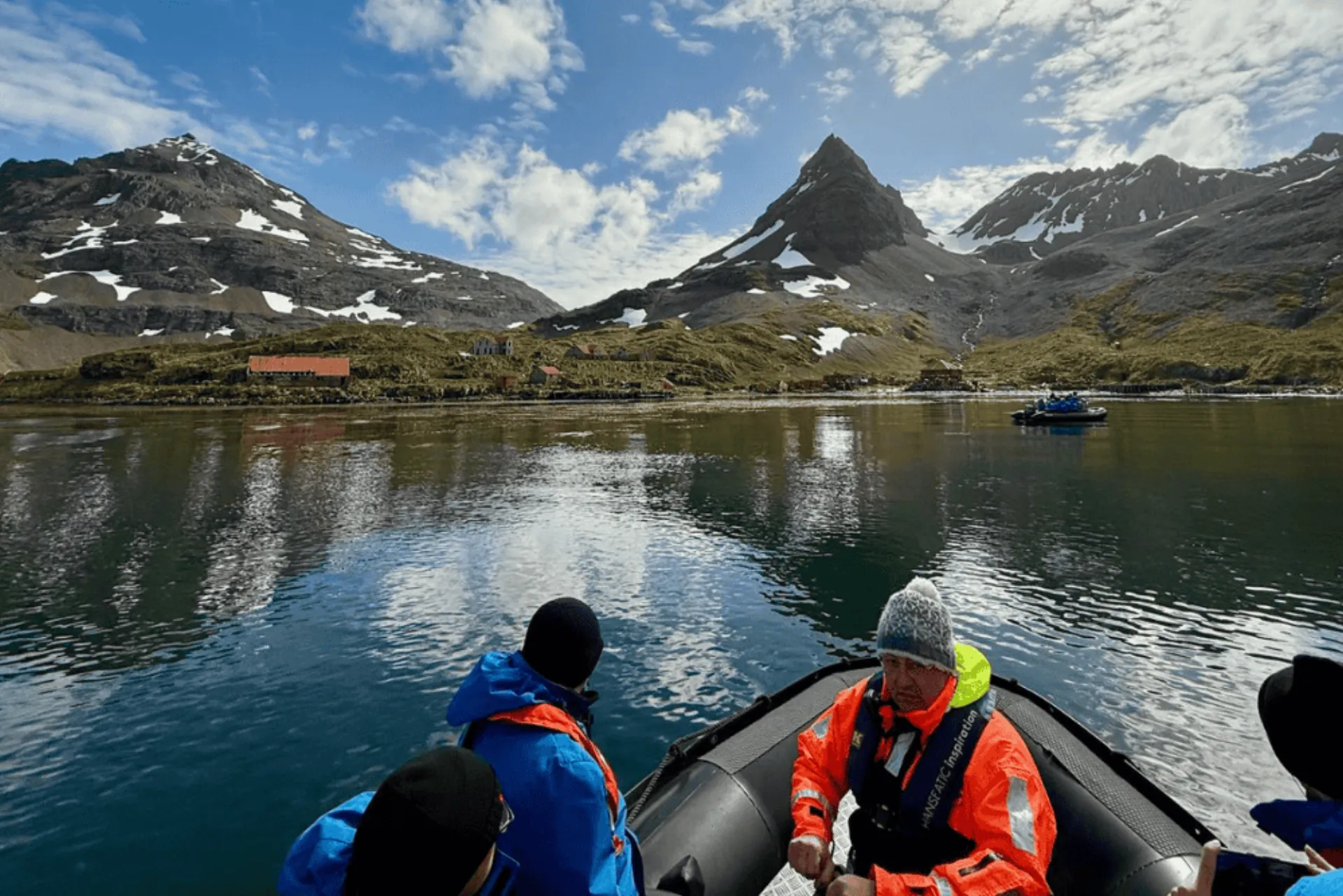 Zodiac-Ausfahrt bei einer Hapag-Lloyd Expedition in polaren Gewässern