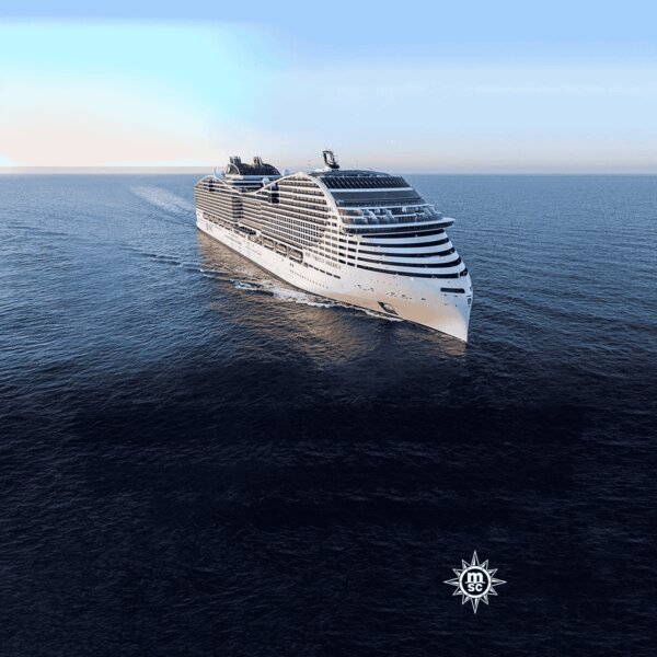 MSC Kreuzfahrtschiff auf dem Meer