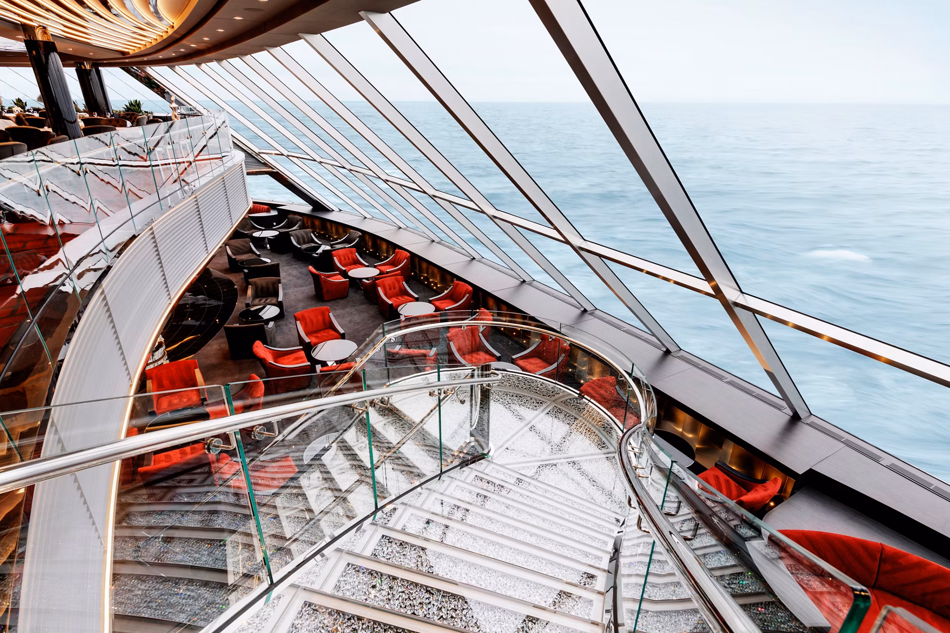 Top Sail Lounge im MSC Yacht Club der MSC Grandiosa