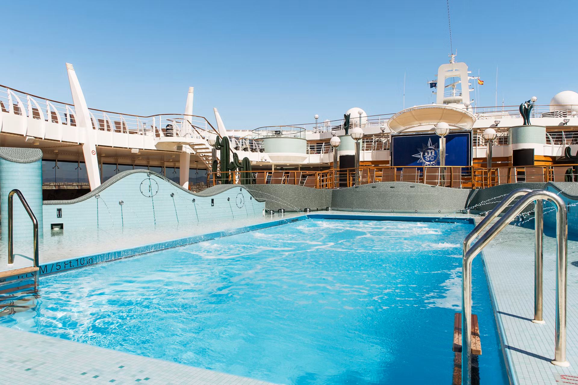 Pooldeck der MSC Preziosa