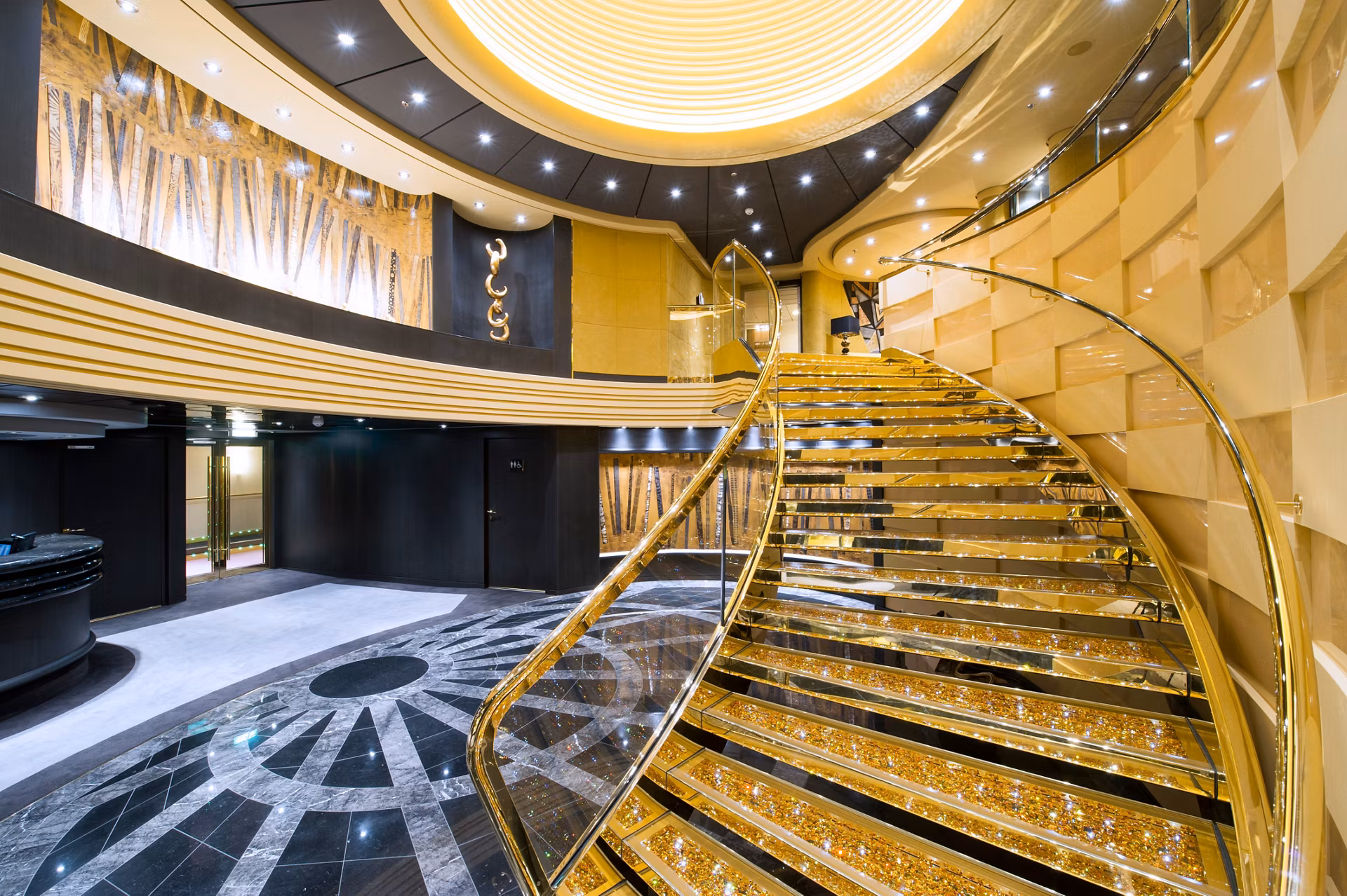 Swarovski-Treppe der MSC Preziosa