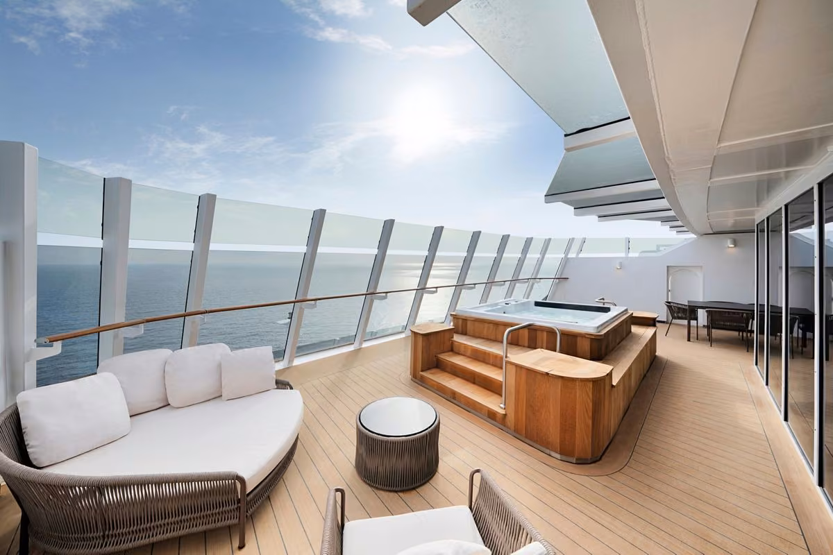 Repräsentative MSC Yacht Club Suite der MSC World Asia