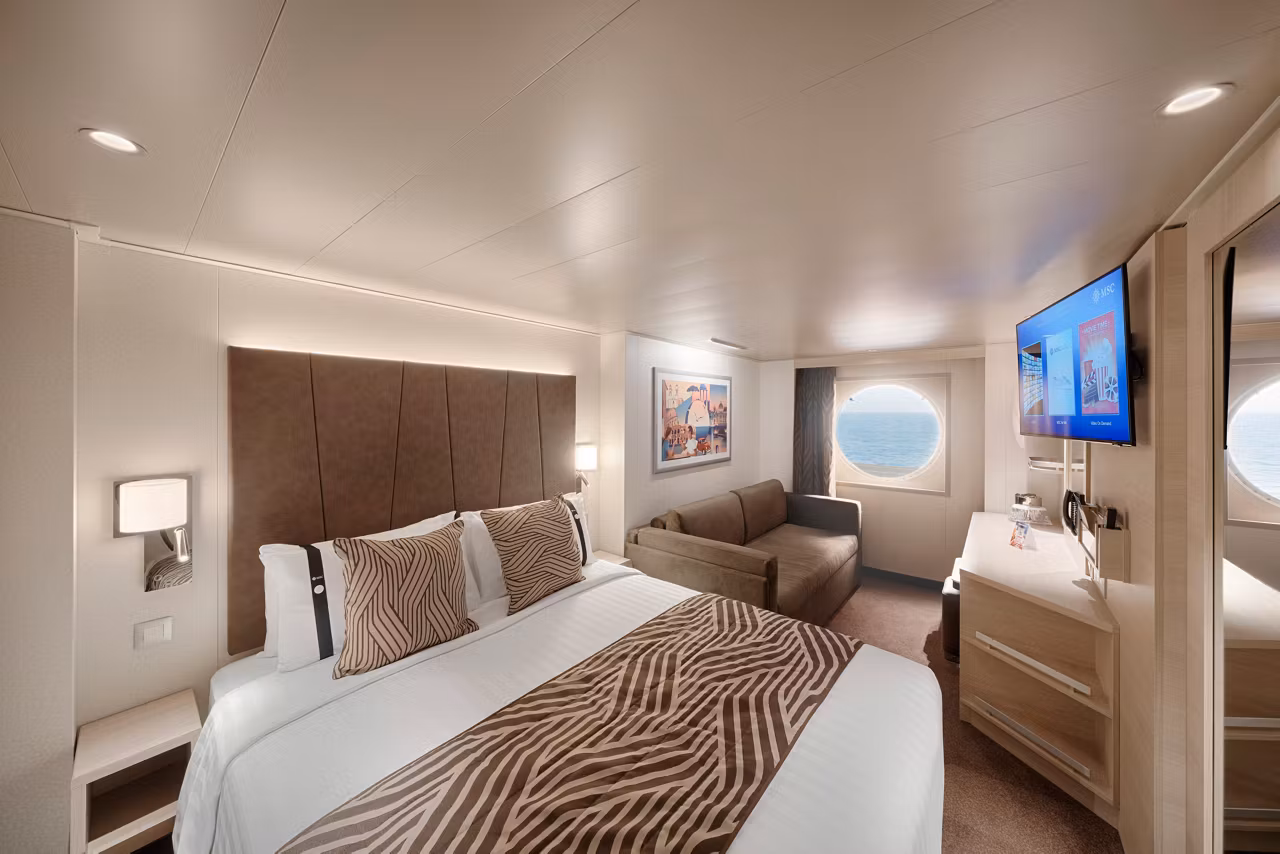 Repräsentative Meerblickkabine der MSC World Atlantic