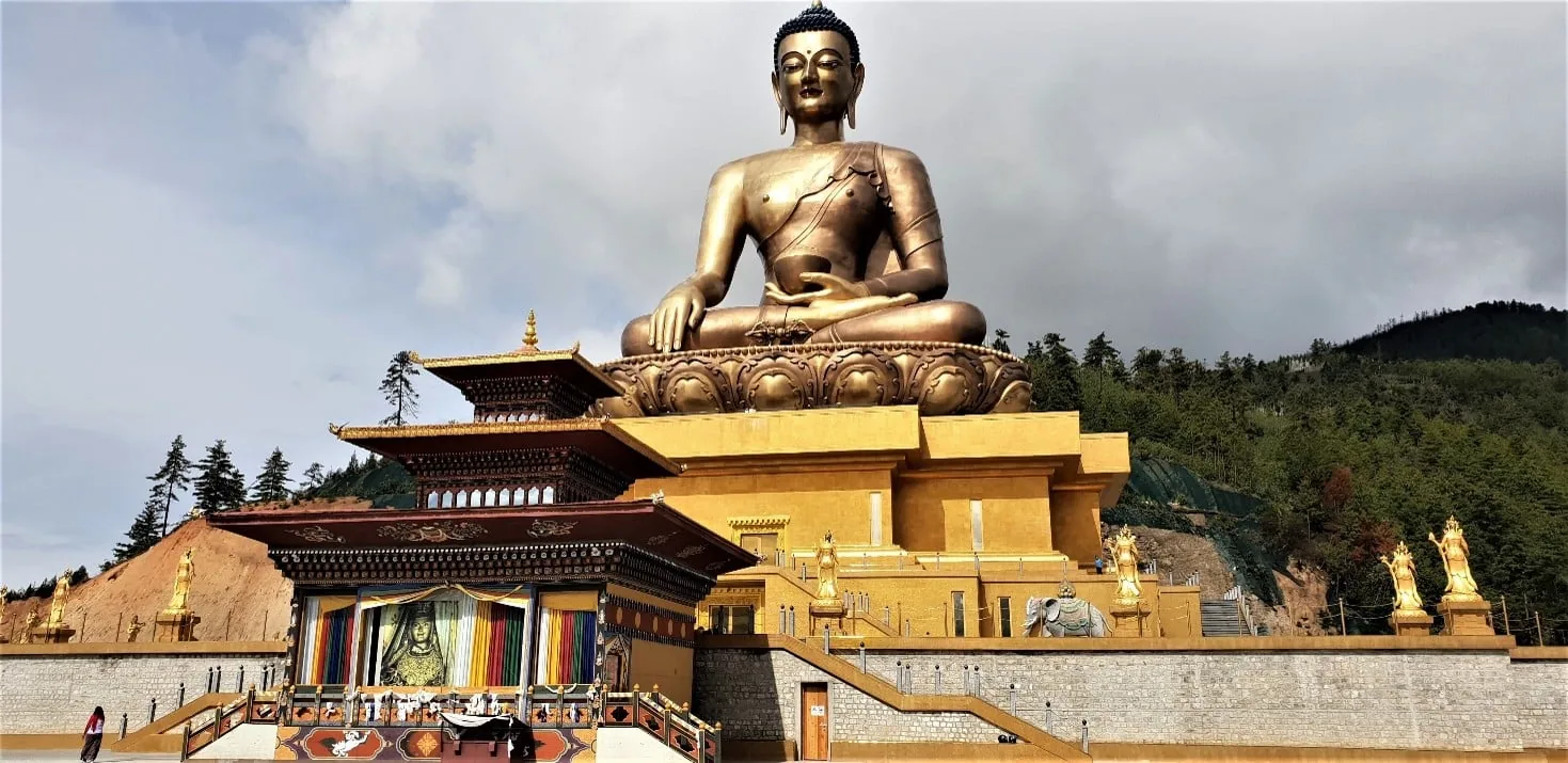 Große Buddha-Statue über Thimphu in Bhutan
