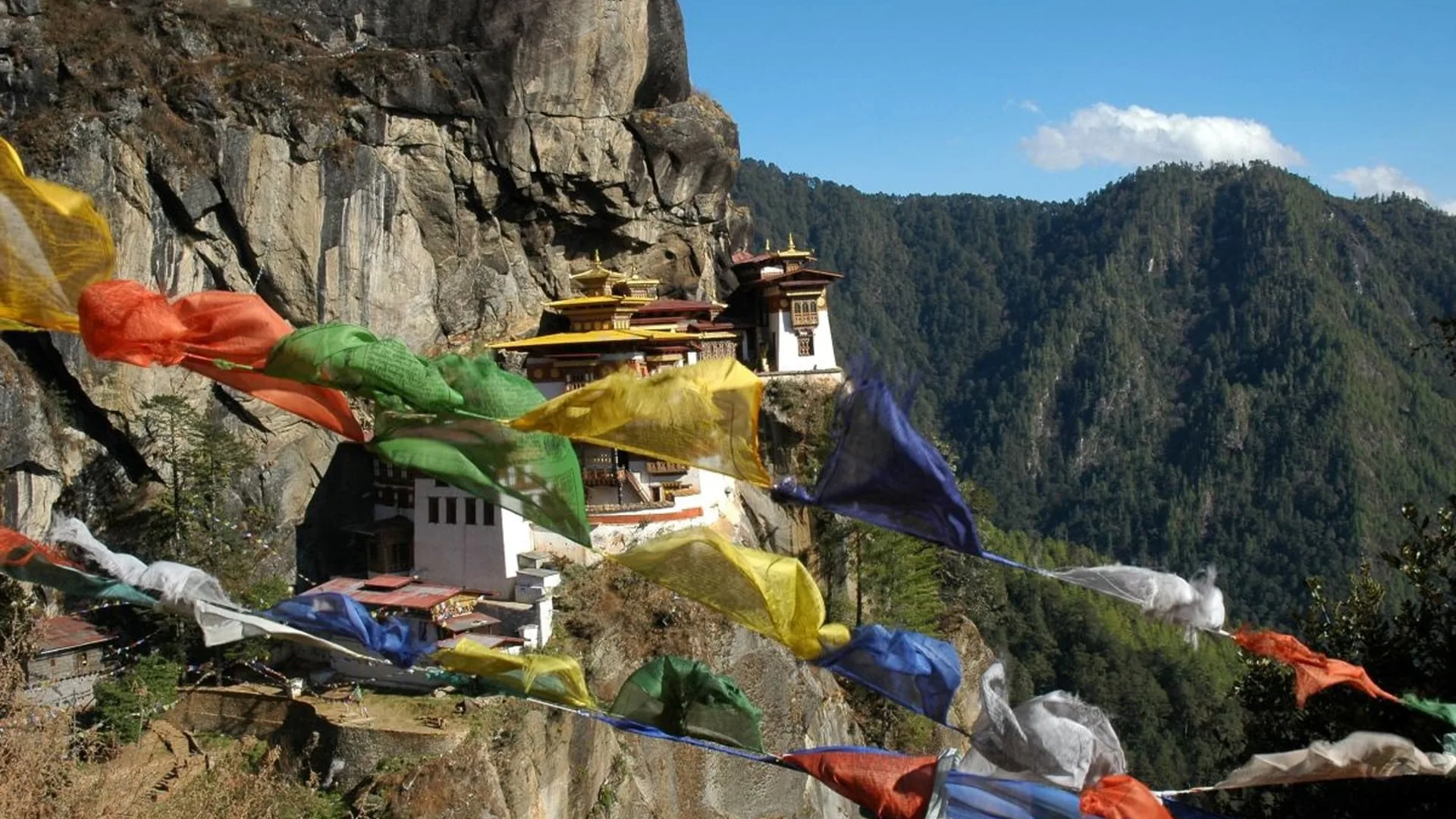 Tigernest-Kloster oberhalb des Paro-Tals in Bhutan
