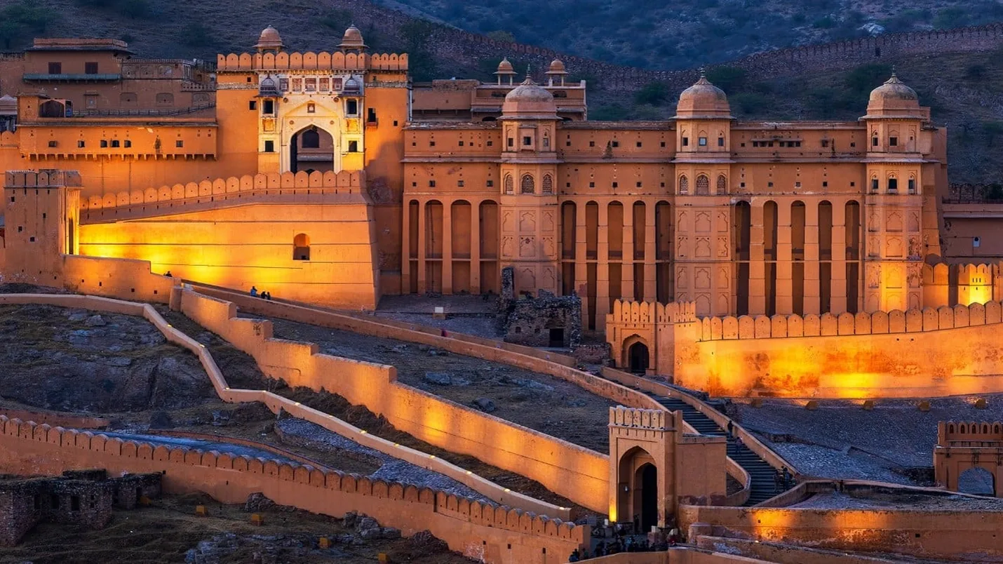 Amber Fort bei Jaipur im warmen Abendlicht