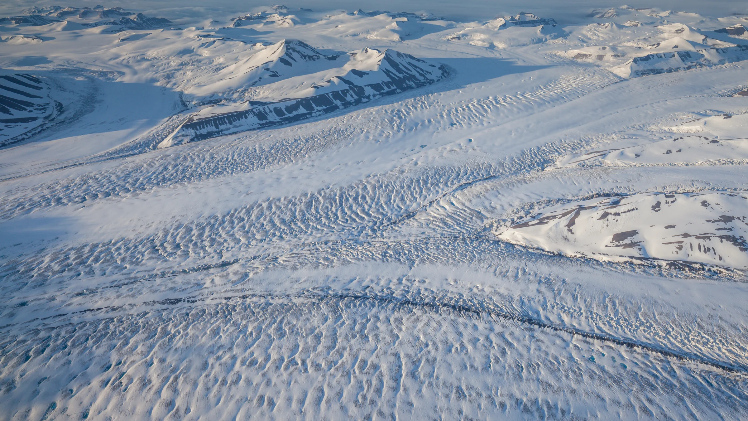 Nathorst-Gletscher auf Spitzbergen in der Mitternachtssonne