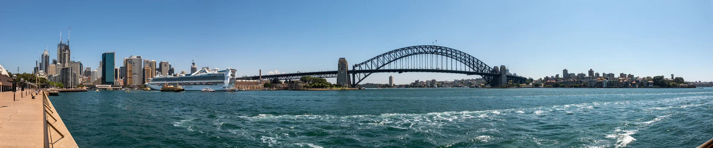 Sydney Harbour mit Opernhaus und Harbour Bridge