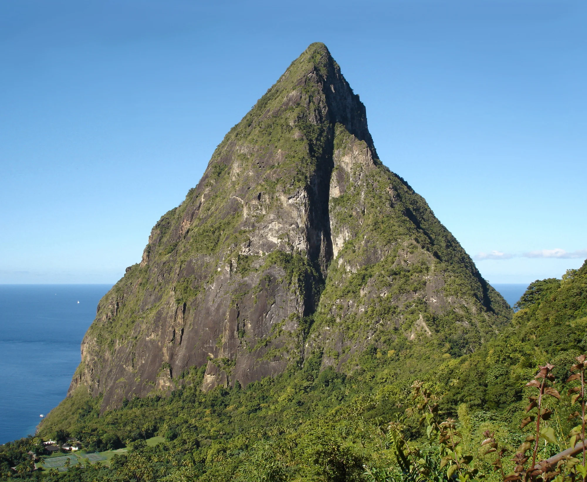 Die Pitons auf St. Lucia vom Wasser aus gesehen