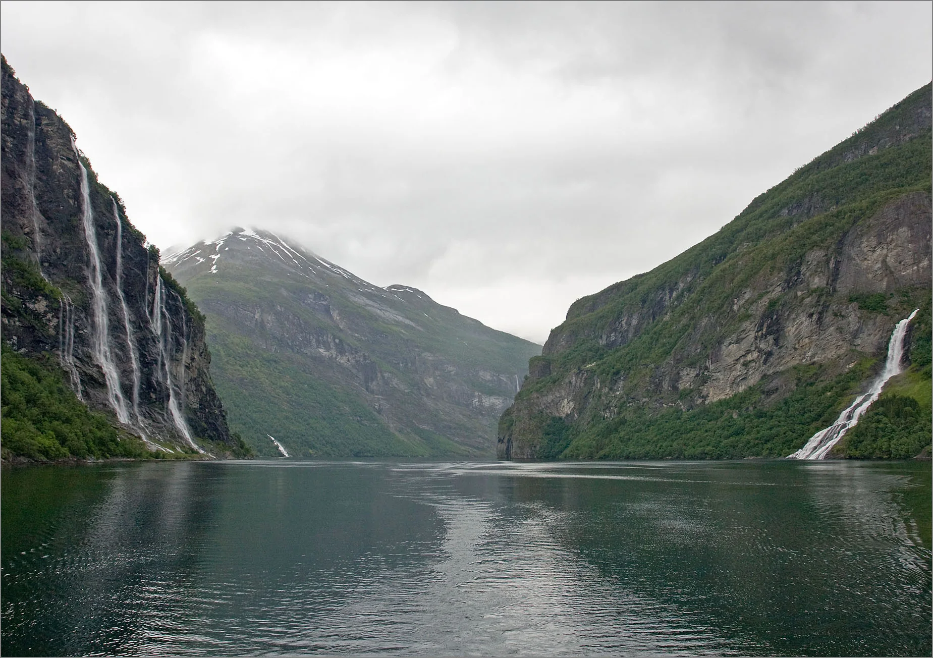 Die Wasserfälle Sieben Schwestern im Geirangerfjord